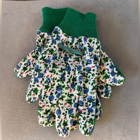 Gardening Bundle (4 Items) - Picture 12 of 16